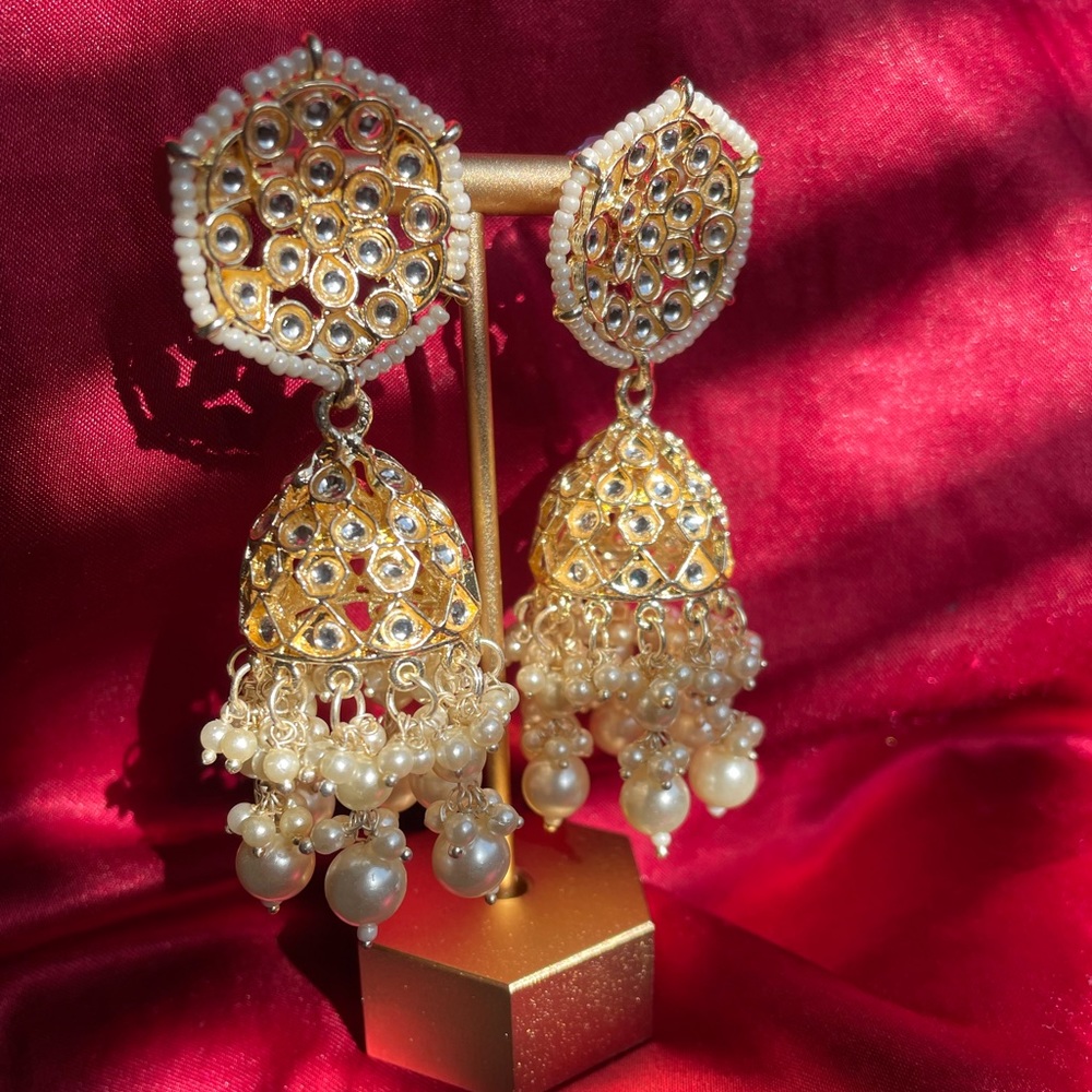 Golden Jhumka (earrings)